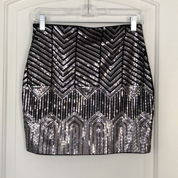 Express Sequin Skirt - Picture 2 of 5